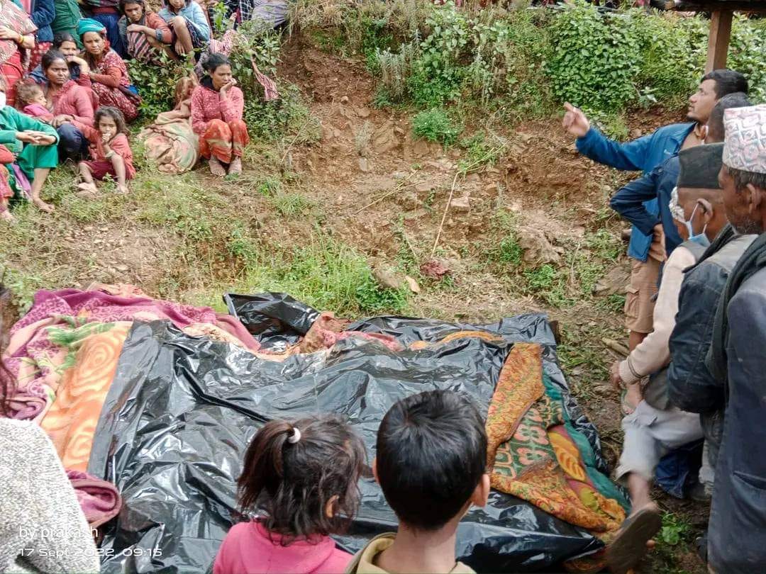 अछाम पहिरोमा परेका १७ जनाको शव फेला, अरुको यकिन तथ्यांक र उद्धार कार्य जारी